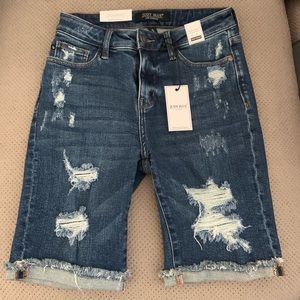 Judy Blue distressed Bermuda shorts NWT